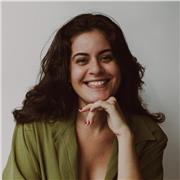 professeure afin d’encourager la communication interculturelle, la didactique et l’enseignement de FLE