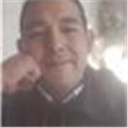 Maestro de español imparte clases a todas las edades