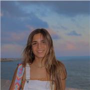 Mi nombre es Eider, tengo 19 años y soy estudiante universitaria de Arquitectura en Donostia, y me gustan mucho los niños. Llevo dando clases particulares a niños 3 años, por eso tengo algo de practica