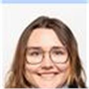 Maestra de Primaria con especialidad en Inglés y PT, orientada a dar clases a alumnado de primaria. 