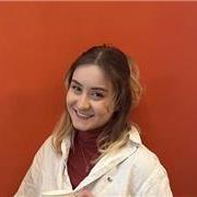 Professeure d'anglais native ayant deux ans d'expérience qui propose des cours d'anglais pour tous les niveaux.