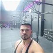 Me defino como una persona apasionada que le gusta lo que hace y que tiene la capacidad y la experiencia de trasmitirlo a otros.