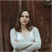 Profesora bilingüe imparte clases de Inglés dinámicas