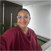 Profesora de Informática y Herramientas Digitales con más de 15 años de experiencia en educación, especializada en clases virtuale