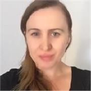 Leidenschaftliche Deutschlehrerin, die die deutsche Sprache spielerisch vermittelt.