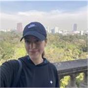 Maestra de artes con experiencia en clases para niños y adultos