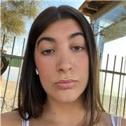 Profesora de Inglés, con título oficial (First certificate) y curso el nivel de Advance cuyo examen realizaré el año que viene.