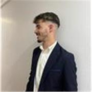 adapto mis clases al nivel de cada alumno. En suma, tengo paciencia a la hora de tratar con la gente si le queda cualquier duda después de la explicación.