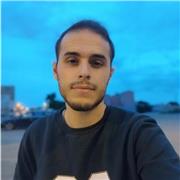 Me defino como una persona cercana a los alumnos y con gran creatividad para que no pierdan el interés en el estudio.