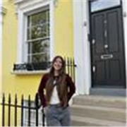 Soy una persona empática, entusiasta y responsable. Me gustaría dar clases a niños y niñas de primaria. 