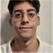 Graduado en Economía, paciente y bastante cercano, con ganas de poder ayudar a los alumnos a entender de verdad las materias.