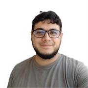 No soy profesor de profesión, soy un desarrollador de software, diría que puedo adaptarme a personas de cualquier edad.