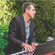 insegno pianoforte e tastiere ad indirizzo moderno, (Pop,Jazz, Blues)