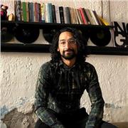 Professeur d'Anglais avec Plus de 10 Ans d'Expérience et un Diplôme en Psychologie pour un Enseignement Optimisé