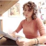 Graduada en Bellas Artes con Máster en Historia del Arte imparte clases particulares para ESO, Bachillerato y Universidad