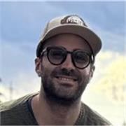 Sei alla ricerca di un graphic designer per ampliare le tue competenze con la suite di adobe o altri programmi? contattami