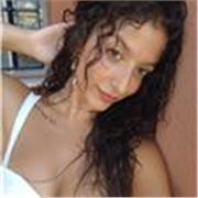 Hola! Soy profesora de primaria graduada en Francés. Actualmente imparto las clases online porque vivo en Francia! :)