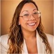 Profesora de educación especial capacitada para tratar con niños y adolescentes que presenten hiperactividad, falta de atencion, e