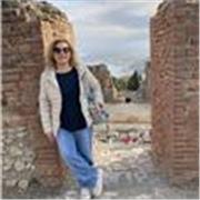 Docente di Italiano presso Liceo Scientifico impartisce lezioni di Italiano e Letteratura Italiana