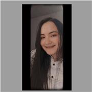 Profesora de inglés con experiencia en dictar clases a adolescentes y adultos con diferentes dinámicas de aprendizaje