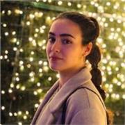 Titulada en dirección escénica y dramaturgia, con muy buen nivel de literatura y lengua castellana