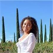 Soy una estudiante de Alemania, estudiando filología inglesa y española. Quería dar clases a cualquiera que necesite 