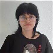 Estudiante en el grado de historia del arte, apta para todas las edades.