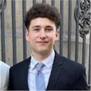 Estudiante de la Universitat Pompeu Fabra con bachillerato social, con conocimientos en amplios ámbitos destacando las matemáticas