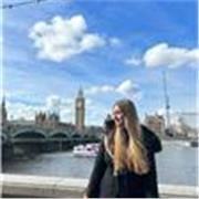 Estudiante universitaria con nivel C1 de inglés y experiencia en el extranjero