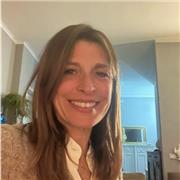 Docente elementari, laureata in scienze della comunicazione, impartisce lezioni sia a bambini che a ragazzi di medie e superiori