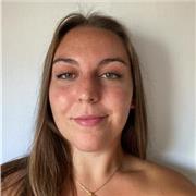 Chica recién graduada de Biología con pasión por la educación con amplias capacidades para adaptar y personalizar las clases.