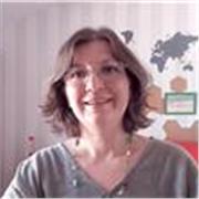 Profesora nativa acreditada de español para extranjeros de los niveles A1 al B1. Títulación en Educación. 