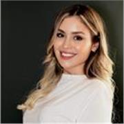 Me defino como una educadora apasionada y comprometida con bastante experiencia en la enseñanza de idiomas, psicología, historia y una base en medicina. Mi enfoque pedagógico es la individualización, adaptando mis métodos a las necesidades y estilos de ap