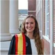 Graduada en Universidad Americana con experiencia de tutora de todas las edades. 