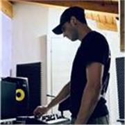 Sono un produttore musicale dall’età di 15 anni…utilizzo software ableton ed fl studio…