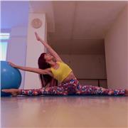 Profesora formada y especializada en yoga hatha vinyasa, tonificación, danza. clases creativas. Presencial y o on line