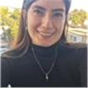 Profesora de alfabetización digital para enseñar las habilidades tecnologícas