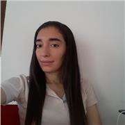 Profesora de matemáticas imparte clases a niños de la básica primaria y secundaria