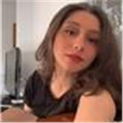 Profesora de inglés y francés, tanto a alumnos de primaria y secundaria como a universitarios
