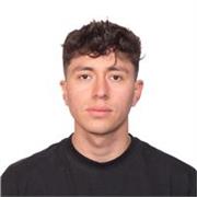 Entrenador de fútbol para enseñar en fútbol base