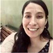 Profesora de enseñanza musical para jóvenes y niños