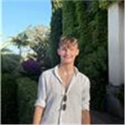 I’m a final year modern languages student at King’s college London to give English or Spanish classes to all levels. 