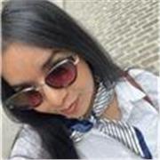 Profesora de francés imparte clases a niños de todas las edades