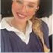 Me apasiona la enseñanza y disfruto ayudar a la gente a comunicarse con confianza y naturalidad en español.