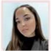 Titulada en neciocios internacionales imparte clases de inglés (nivel nativo) o apoyo en otras materias. 