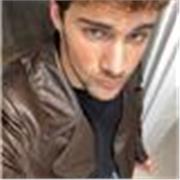 Sono Mattia marcassa Barbieri. Ho 20 anni.vivo a Milano da un anno ma prima ho vissuto a New York dove ho studiato alla Parsons. Sono anche madrelingua inglese e pertanto disposto ad insegnare qualsiasi cosa in inglese, partendo dalla grammatica fino all’