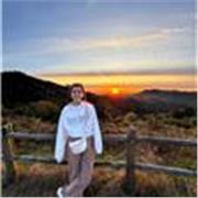 Escritora y poeta, con un poemario publicado y graduada en Turismo actualmente trabajando en el sector.