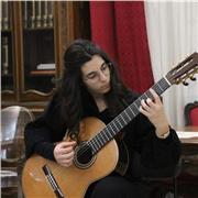 Musicista diplomata al conservatorio propone lezioni di chitarra classica, chitarra acustica e teoria musicale per qualsiasi età