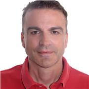 Profesor titulado en Informatica y Ciberseguridad da clases.