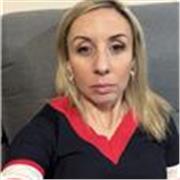 Licenciada en Filología hispánica y Grado en Magisterio de Primaria con la especialidad de Pedagogía Terapéutica 